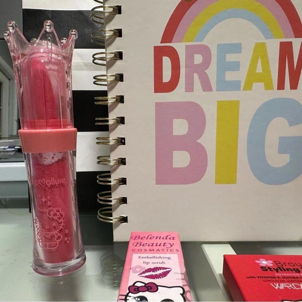 Hello Kitty Makeup Bundle - Picture 5 of 5